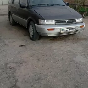 Mitsubishi Chariot 1992