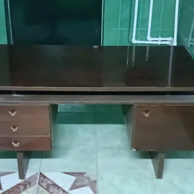 Письменный стол