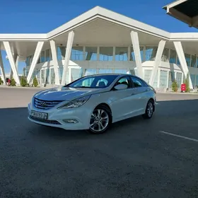 Hyundai Sonata 2010