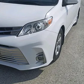 Toyota Sienna 2019
