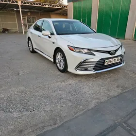 Toyota Camry 2021