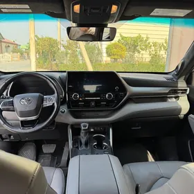 Toyota Highlander 2023