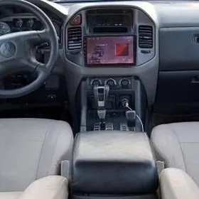 Mitsubishi Pajero 2002