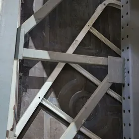 Дверь деревянная новая