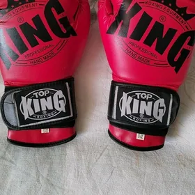 Боксерские перчатки