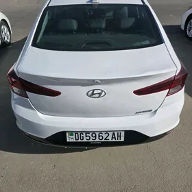 Hyundai Elantra 2020