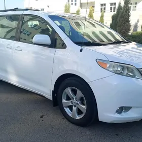 Toyota Sienna 2011