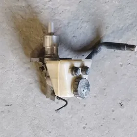 Мерседес Е190  Главный Цилиндр