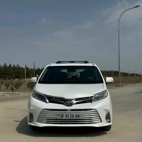 Toyota Sienna 2016