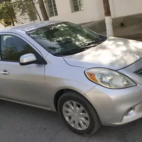 Nissan Versa 2012
