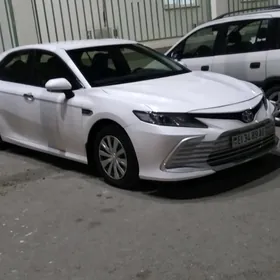 Toyota Camry 2021