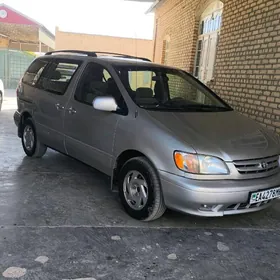 Toyota Sienna 2002