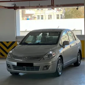 Nissan Versa 2011