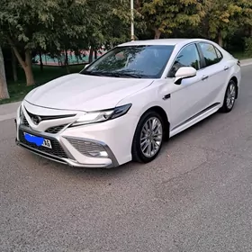 Toyota Camry 2021