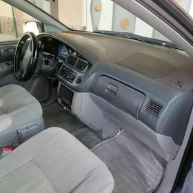 Toyota Sienna 1999