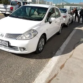 Nissan Tiida 2008