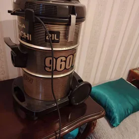 Продам пылесос почти новый