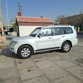 Mitsubishi Pajero 2016