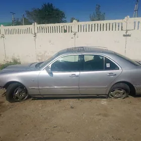 Mercedes-Benz E320 1997