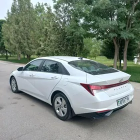 Hyundai Elantra 2022