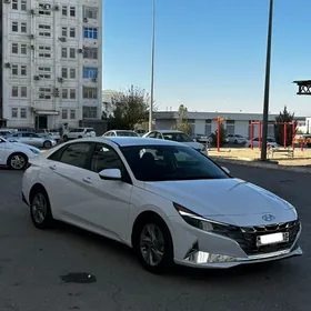 Hyundai Elantra 2022