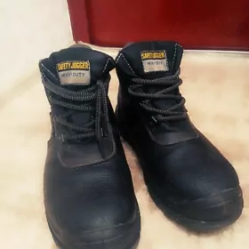 Продается ботинки!!