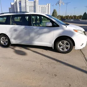 Toyota Sienna 2010