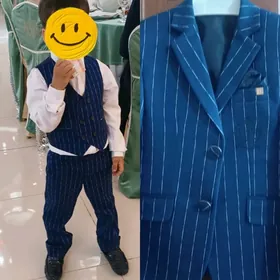 iki sapar geýilen 5 ýaşly çaga