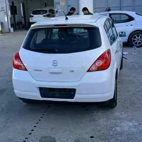 Nissan Tiida 2008