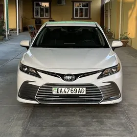 Toyota Camry 2021