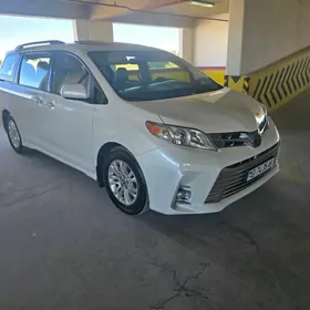 Toyota Sienna 2020