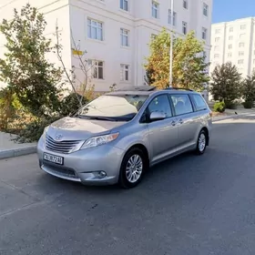 Toyota Sienna 2016