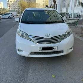 Toyota Sienna 2013