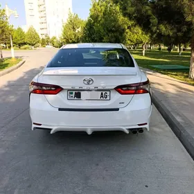 Toyota Camry 2021
