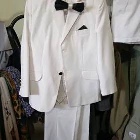 Костюм тройка