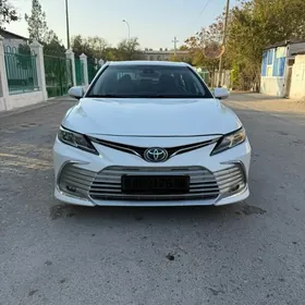 Toyota Camry 2021