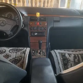 Mercedes-Benz E320 1999