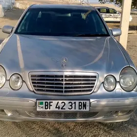 Mercedes-Benz E320 2001