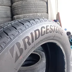 235.55.R.20 BRIDGESTONE