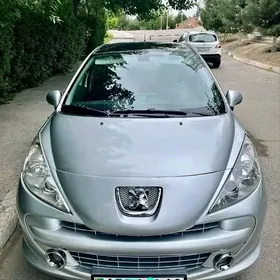 Peugeot 208 2011