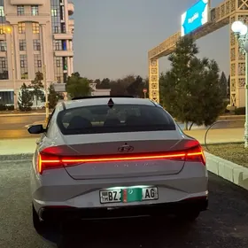Hyundai Elantra 2021