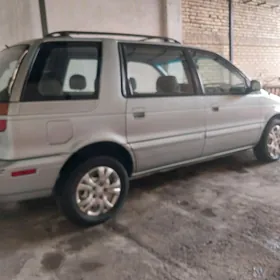 Mitsubishi Chariot 1992