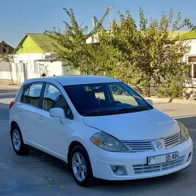 Nissan Versa 2011