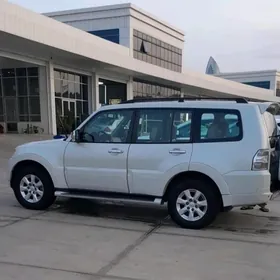 Mitsubishi Pajero 2010