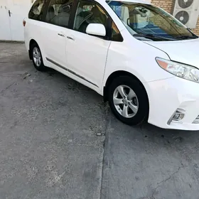 Toyota Sienna 2017