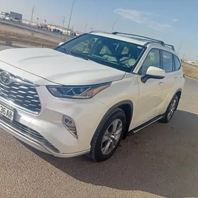 Toyota Highlander 2021