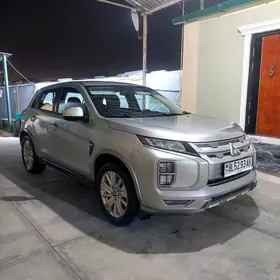 Mitsubishi Outlander Sport 2020