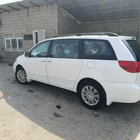 Toyota Sienna 2004