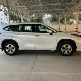 Toyota Highlander 2021