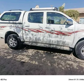 Toyota Hilux 2014